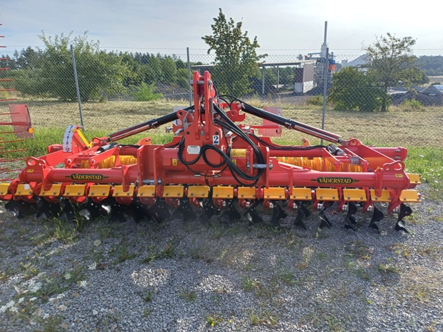 Kurzscheibenegge Väderstad Carrier XT 425