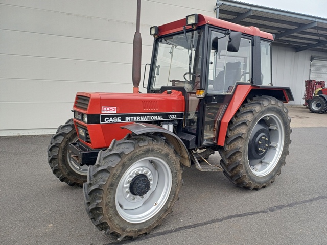 Schlepper Case IH 833 Allrad