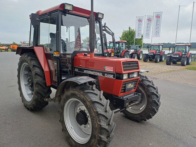 Schlepper Case IH 833 Allrad