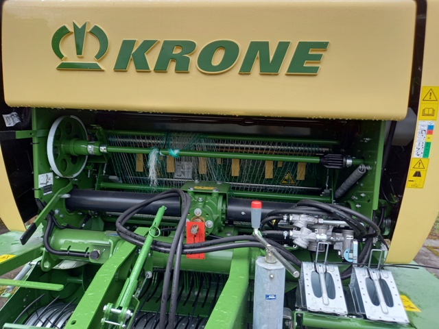 Rundballenpresse Krone Comprima F 155 XC