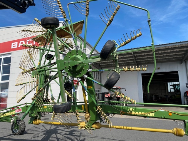 Zweikreiselschwader Krone Swadro 810