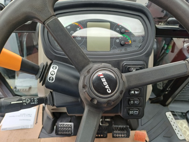 Schlepper CASE IH Luxxum 100