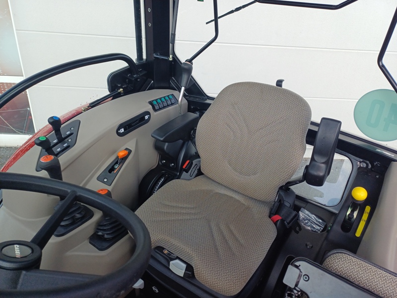 Schlepper CASE IH Farmall 75A