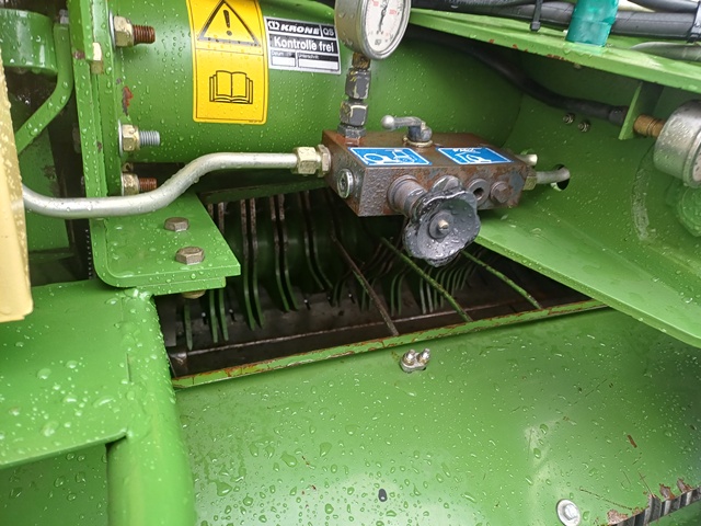 Rundballenpresse Krone VarioPack Multi Cut 1500