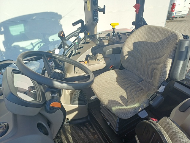 Schlepper CASE IH Farmall 100 C HiLo