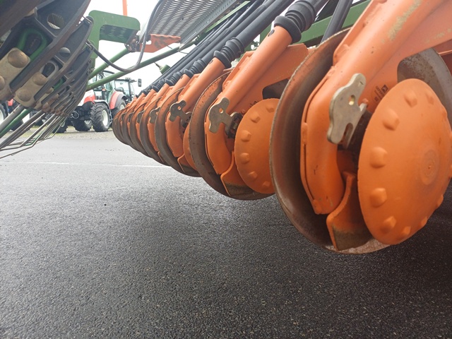 Drillkombination Amazone KE302 mit AD303