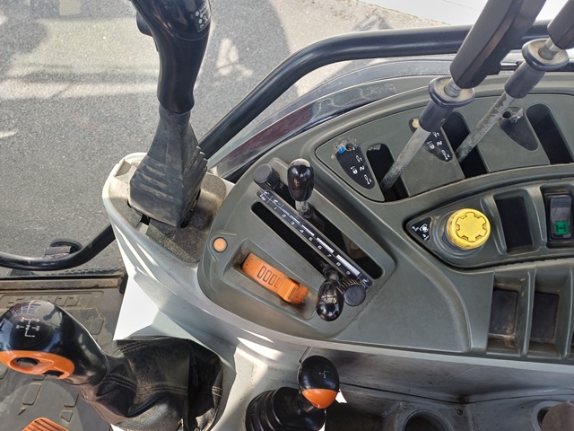 Schlepper Claas Atos 220