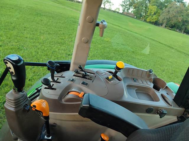 Schlepper John Deere 5070 M