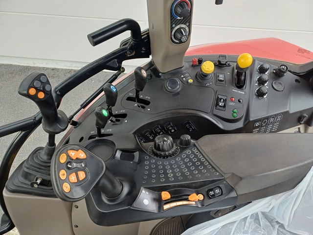 Schlepper CASE IH Luxxum 100