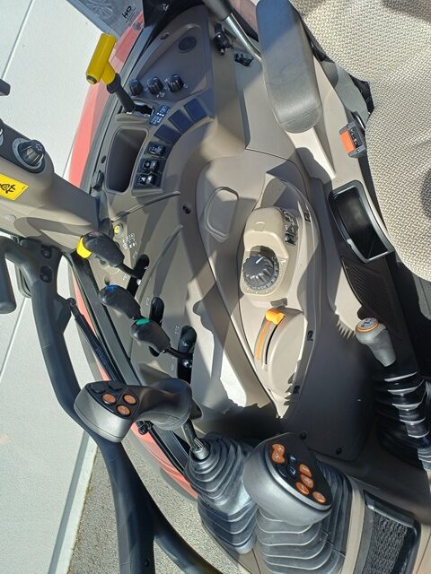 Schlepper CASE IH Farmall 100 C HiLo