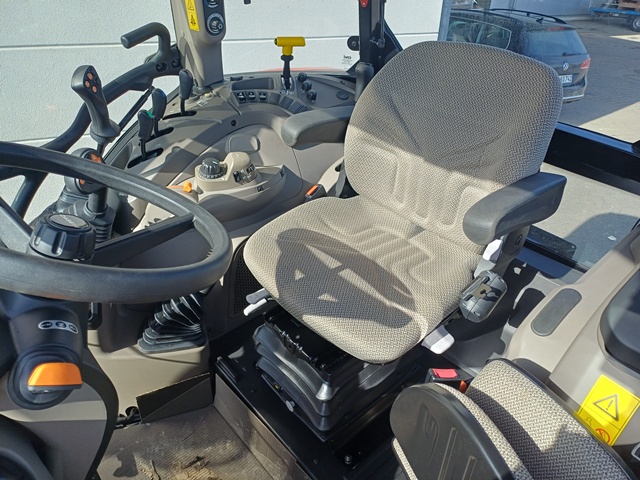 Schlepper CASE IH Farmall 100 C HiLo