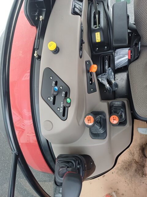 Schlepper CASE IH Farmall 100A PS