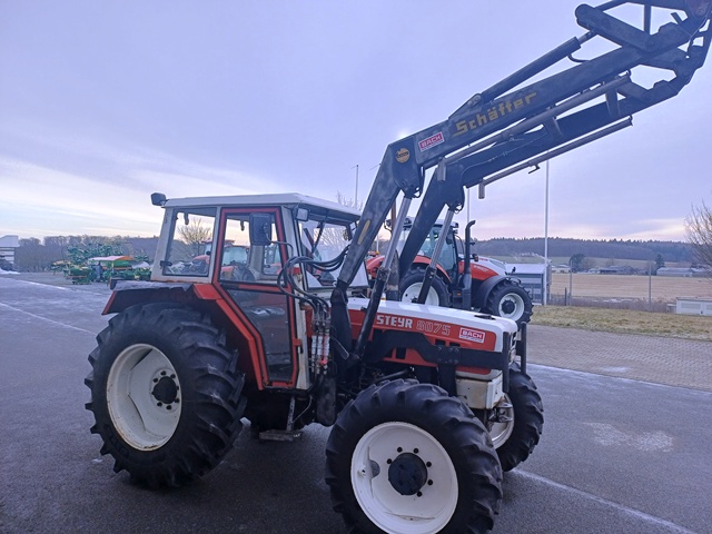 Schlepper Steyr 8075