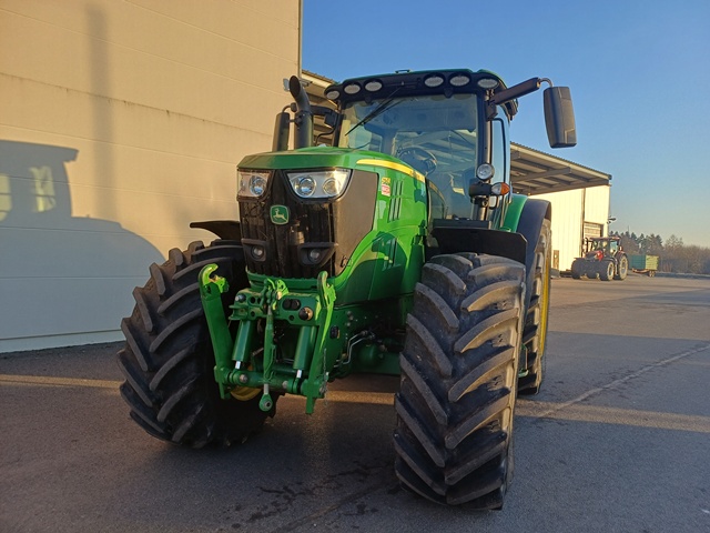 Schlepper John Deere R6175