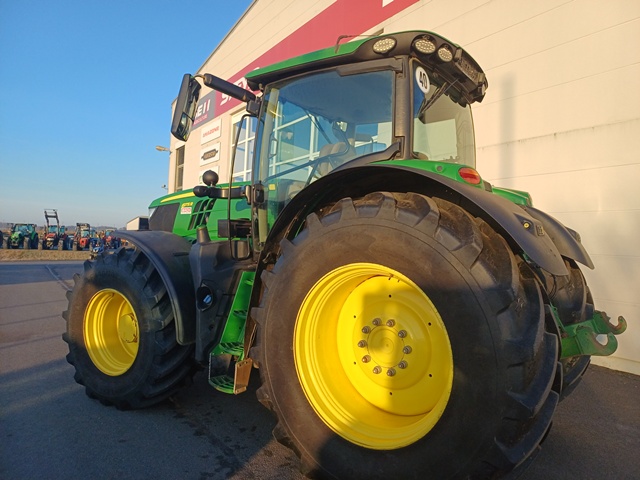 Schlepper John Deere R6175
