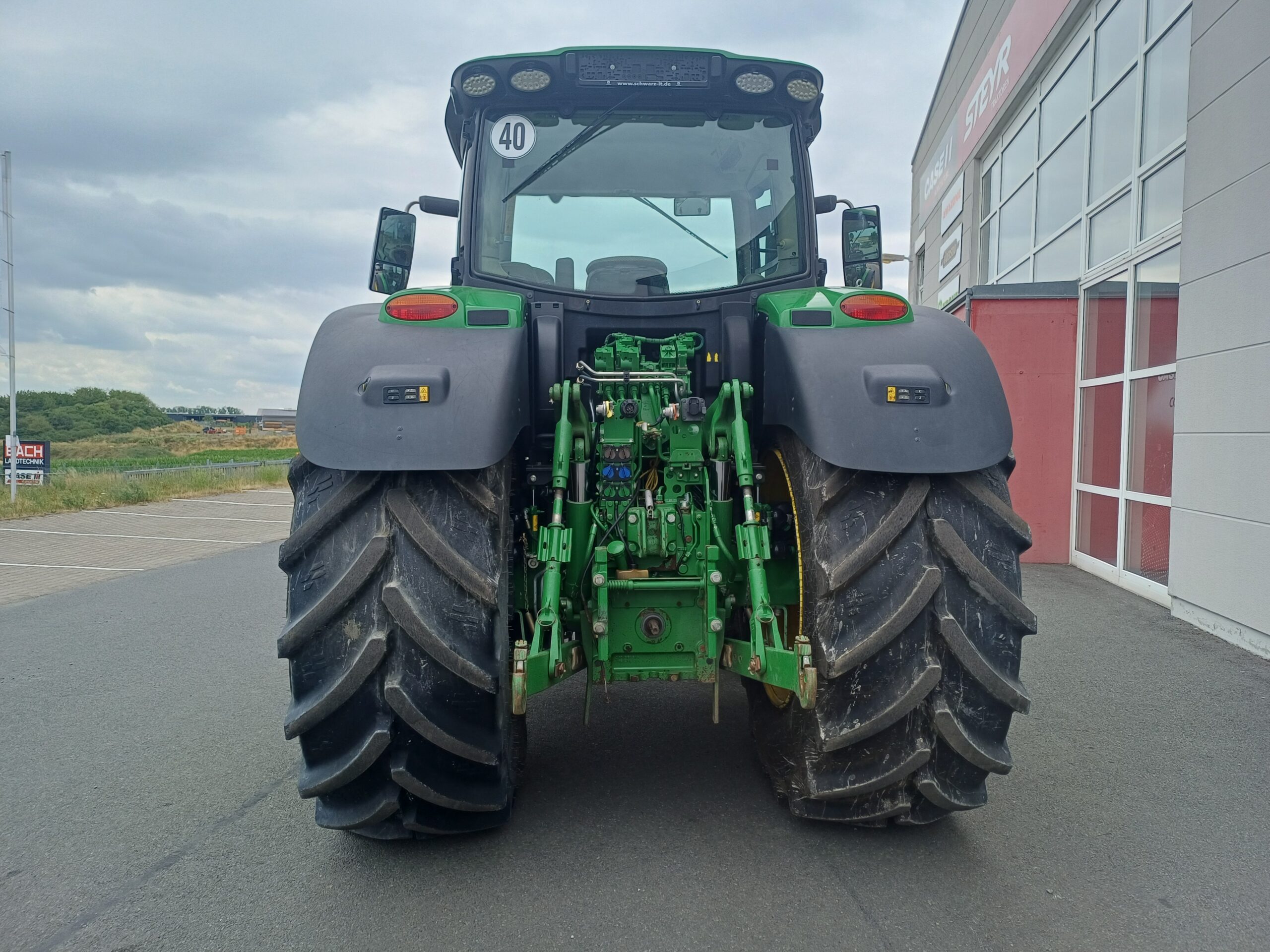 Schlepper John Deere R6175