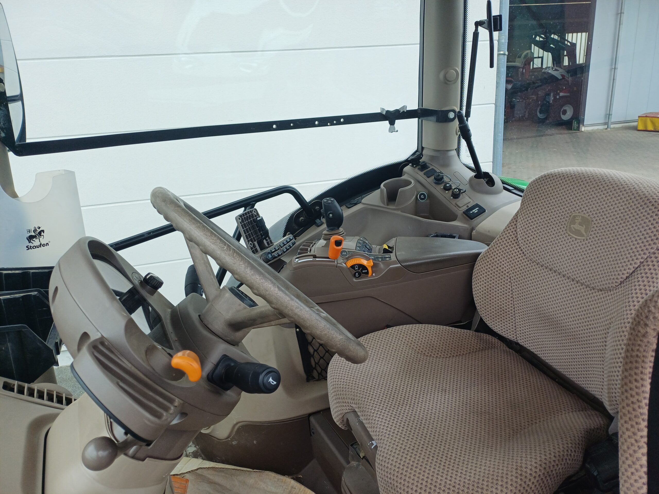 Schlepper John Deere R6175