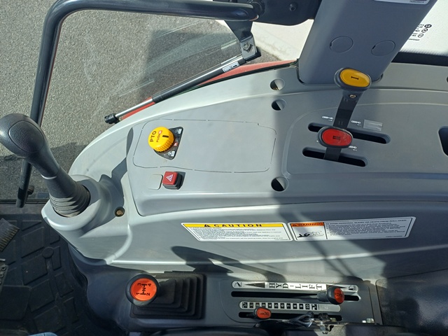 Schlepper Branson 6225C