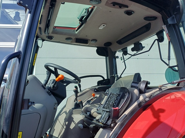 Schlepper Case IH Farmall 75A
