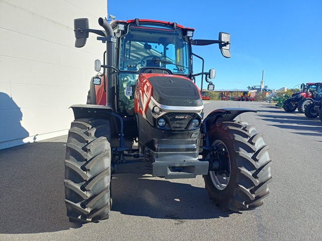 Schlepper Case IH Farmall 100M