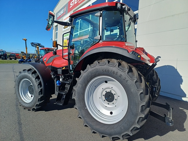 Schlepper Case IH Farmall 100M
