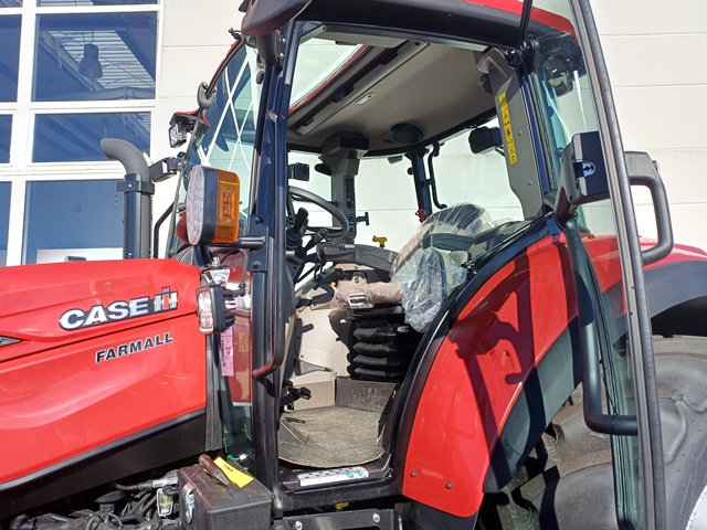 Schlepper Case IH Farmall 100M